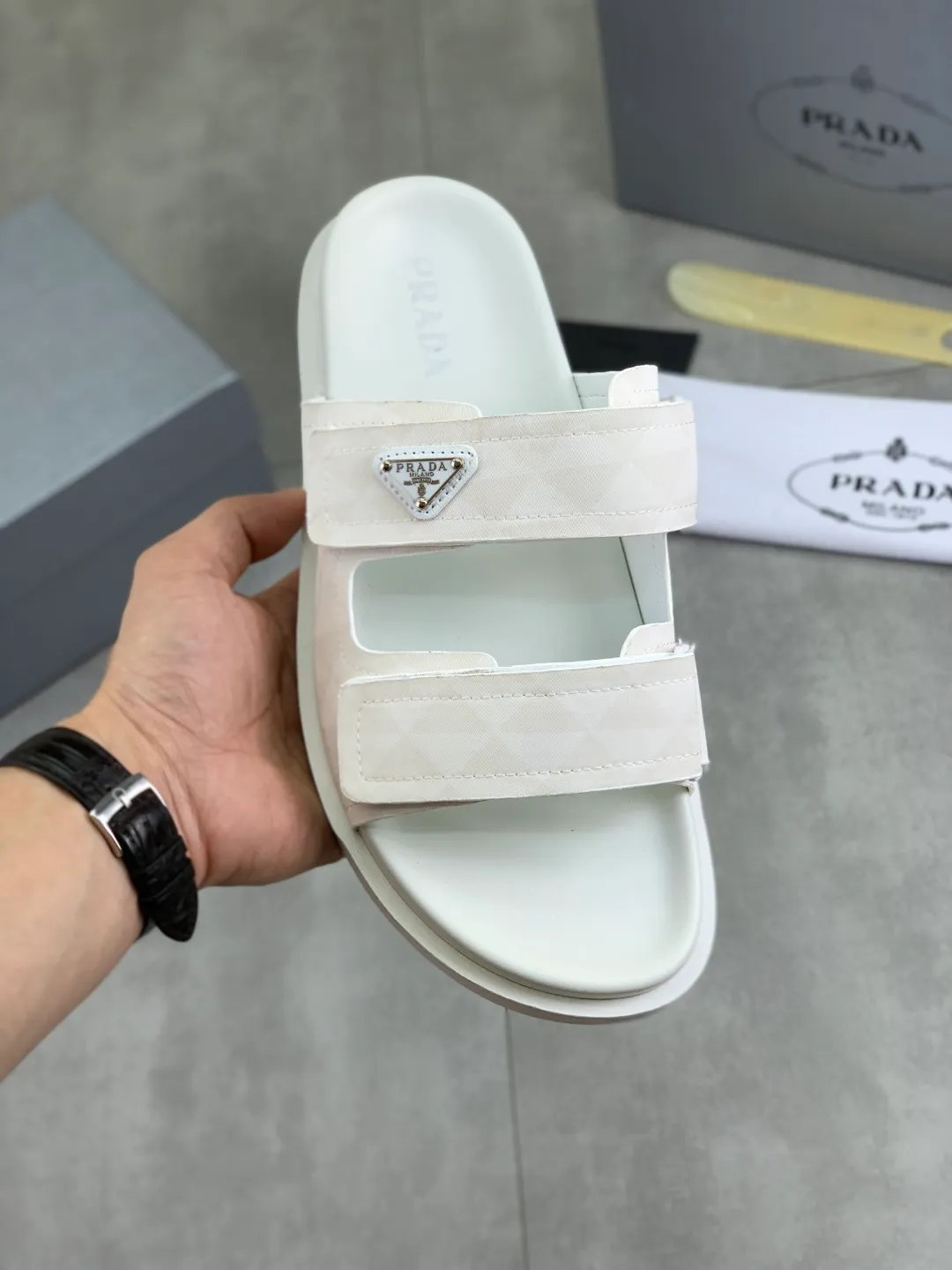 Men's shoes 💰P340💰【New style】🎁🎁🎁 PRADA Prada's new casual slippers, original official website, perfect workmanship, transmitting a kind of noble luxury, sublimating its definition of luxury in Prada's high-end extraordinary craftsmanship. Original combination outsole, code number: 38-44 (45 customized) Multiple colors 🉑️ to choose from